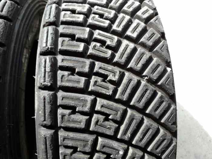 Vend pneu terre michelin 17 65 15 2