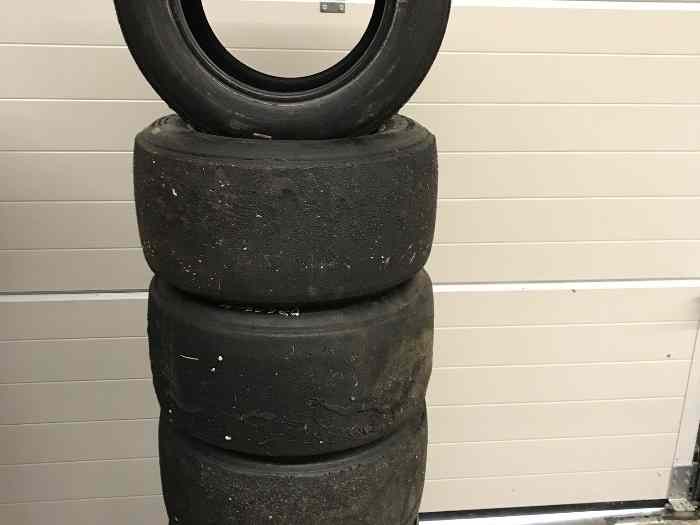 AVON 210 x 550 x 13 gomme circuit