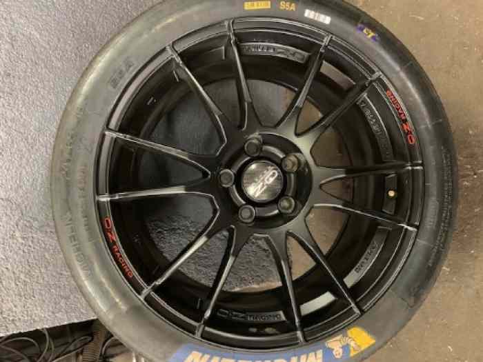 Jante OZ ultraleggera 18 pouces idéal megane 3 rs 1