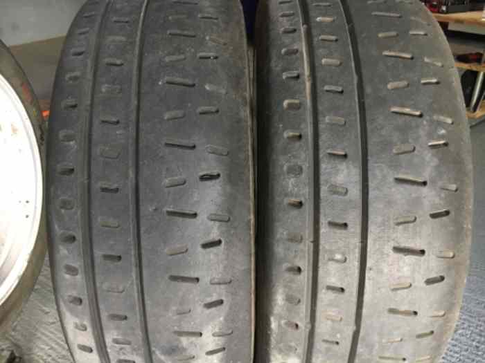 Vide garage Pneus Pirelli en 16