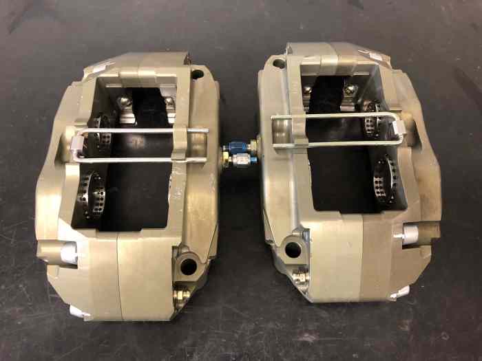 2 ETRIERS BREMBO 4 PISTONS INSERT TITANE ETAT NEUF 4