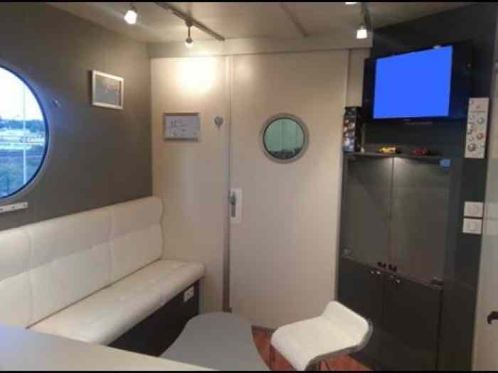 VENDS SUPERBE REMORQUE EVENEMENTIELLE POLYVALENTE 3