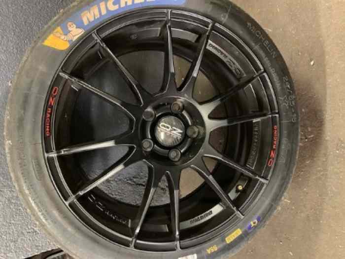 Jante OZ ultraleggera 18 pouces idéal megane 3 rs 2