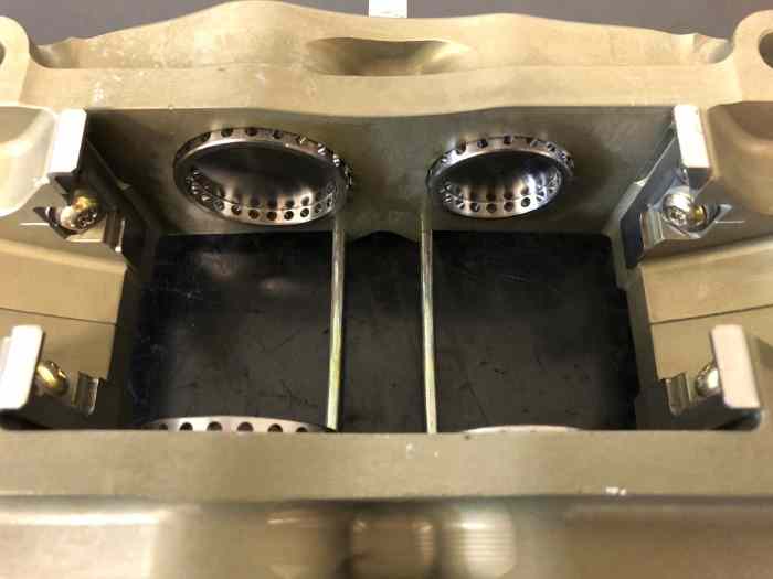 2 ETRIERS BREMBO 4 PISTONS INSERT TITANE ETAT NEUF 3