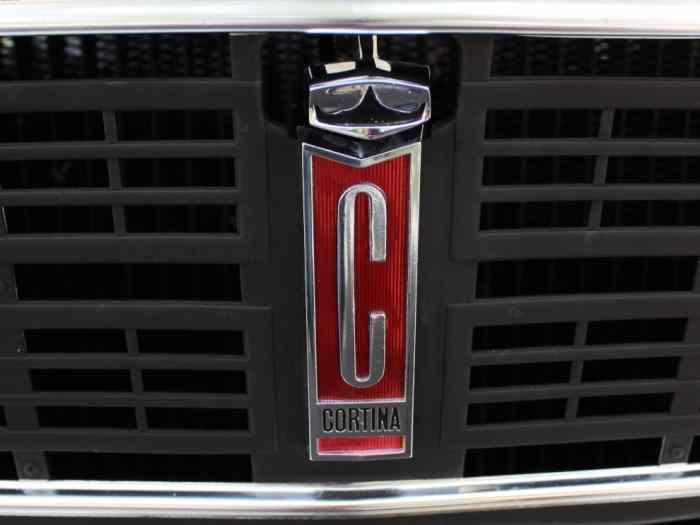 FORD CORTINA MK II GT Badge central de calandre 1967 1970 / 1600 E et LOTUS . 2