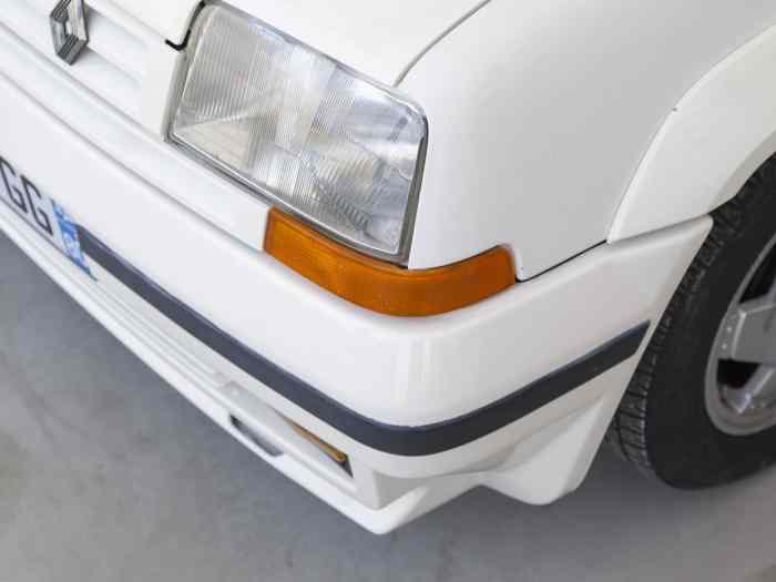 R5 GT Turbo - Badge de calandre 1987 1991 / 11 Turbo , 21 , Phase 2 . 2