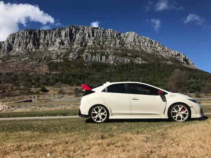 Honda Civic Type R FK2 White Edition 1