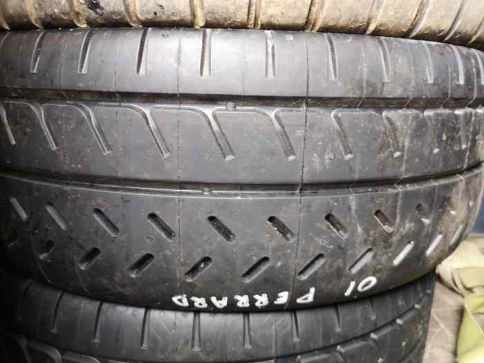 suite arrêt championnat junior, vends lot de pneus (taille toute R2) 0