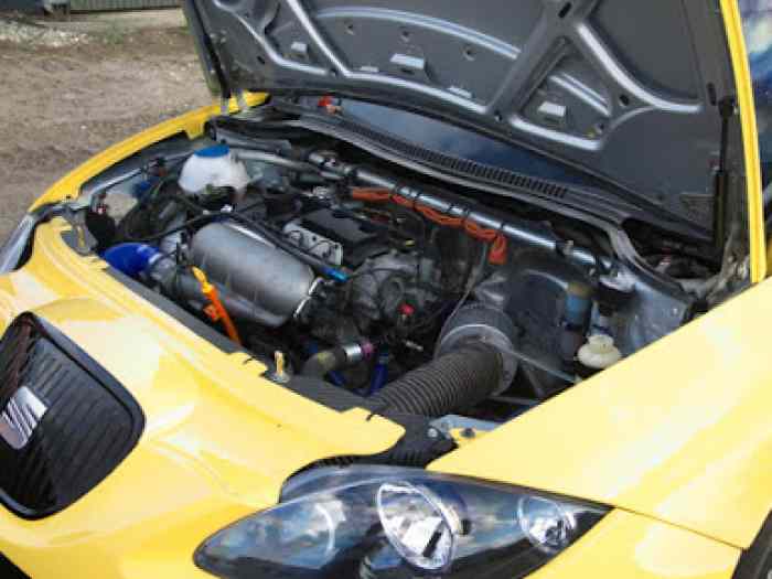 2005 Seat Leon WTCC S2000 Touring race car 3