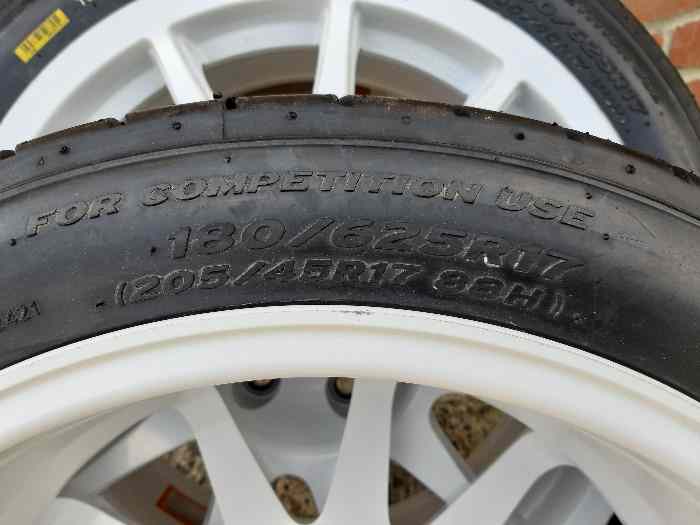 2 pneus neufs Hankook Z205 T52 en 180/625R17 3