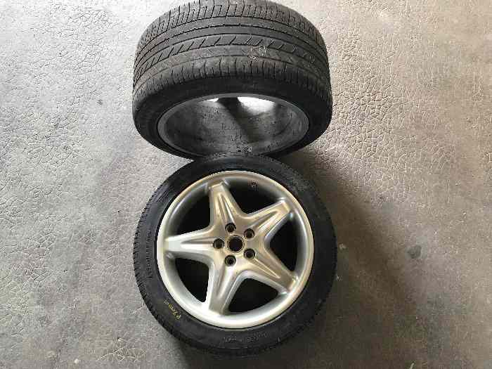 Lot de 2 jantes arrière FERRARI 3.55 avec pneus en l