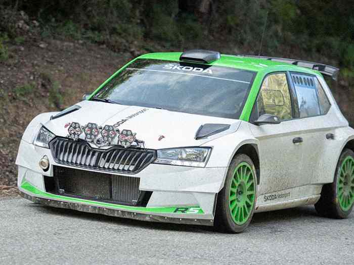 LOUE SKODA R5 dernière evo & 208 r2 prix très intéressant !!. 0