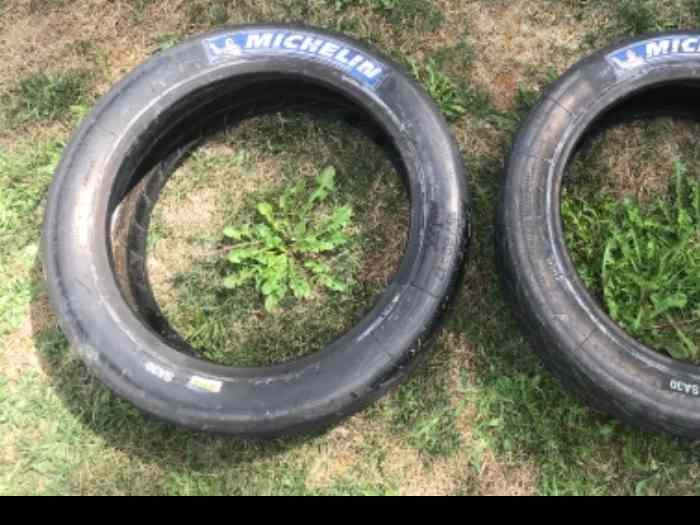 Deux pneus Michelin