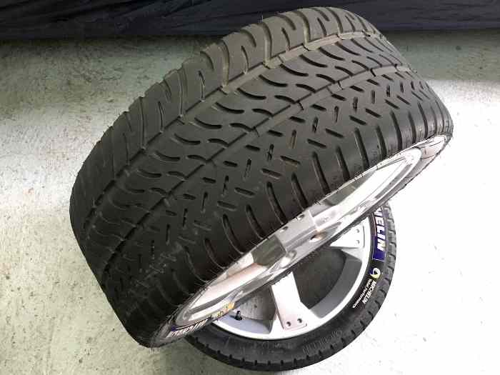 2 pneus Michelin P2E 24-61-17 Maxi pluie quasi neuf