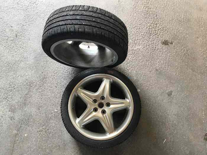 Lot de 2 jantes avant FERRARI 3.55 avec pneus en l