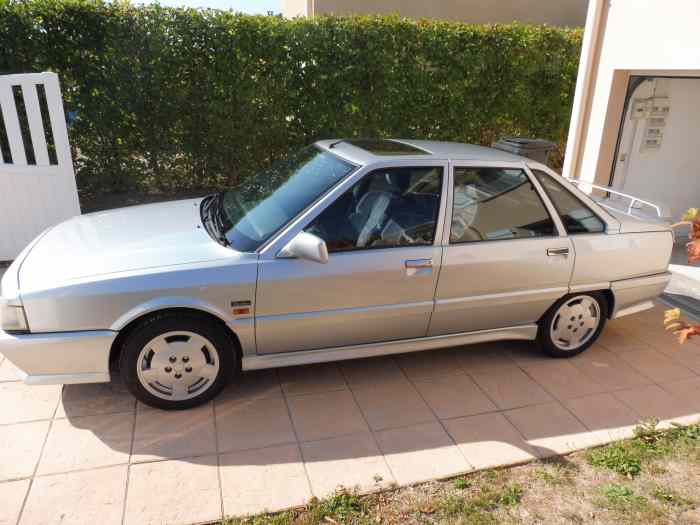 A Vendre  RENAULT  21 2L TURBO  175 CH  9CV 3