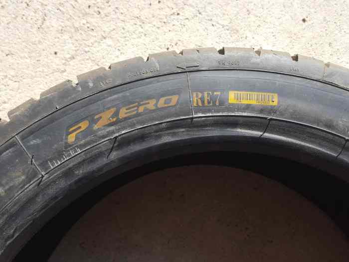 Pneus Pirelli RE7 retaillés 200/625-17 1