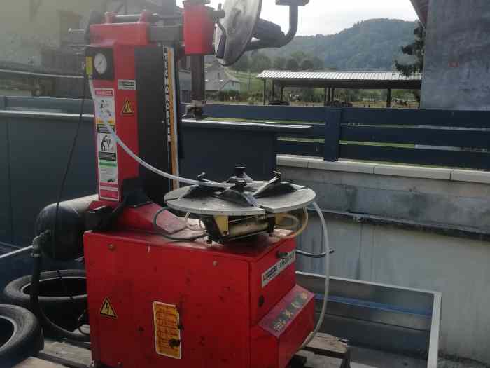 Machine pneu facom