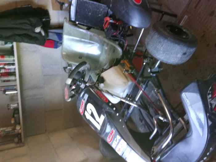 Vend ou échange 2 karting 3