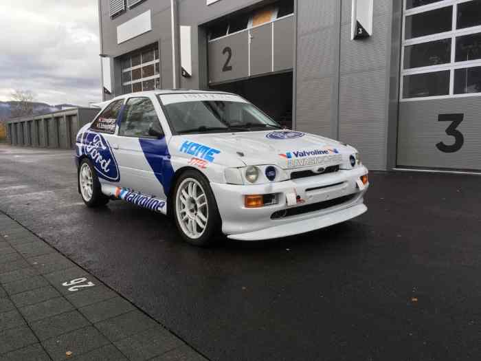 Escort gra