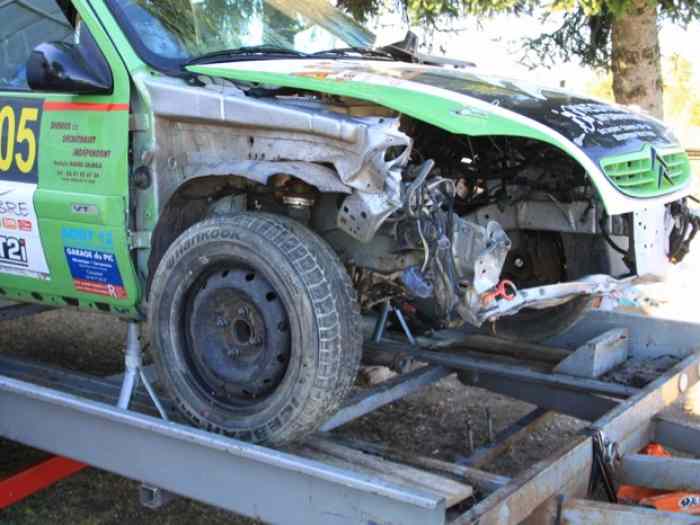 Saxo accidenté F2/13 1
