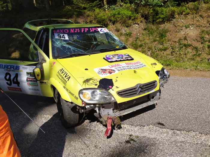 SAXO N2S ACCIDENTEE CARROSSERIE – photo 1 sur 4
