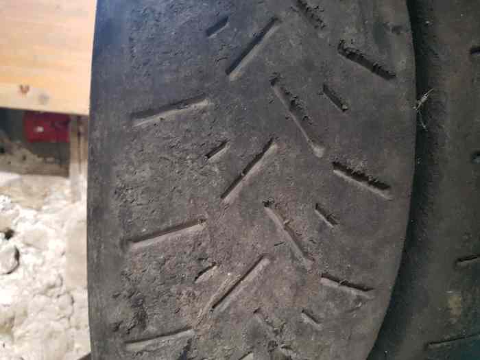 Pneus Pirelli ancien dessin 1