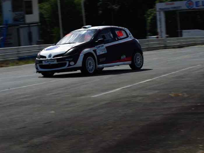 Clio 3 RS F2000 1