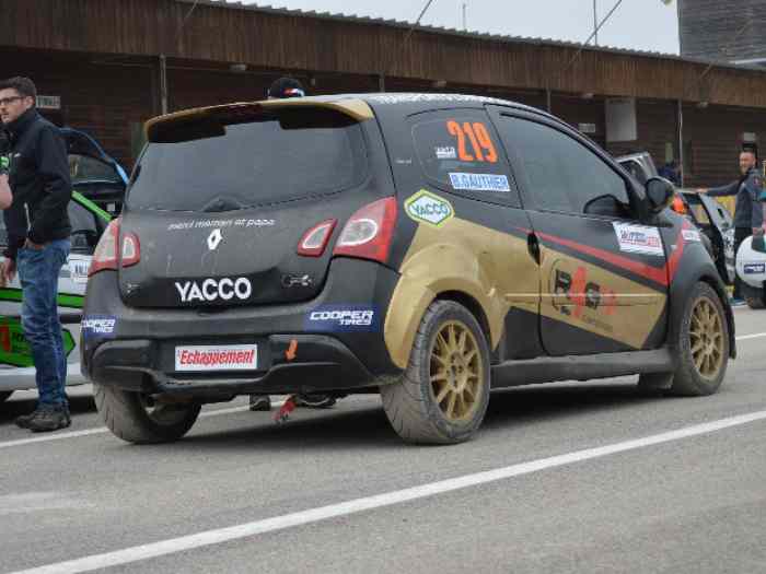 A VENDRE TWINGO R1 3
