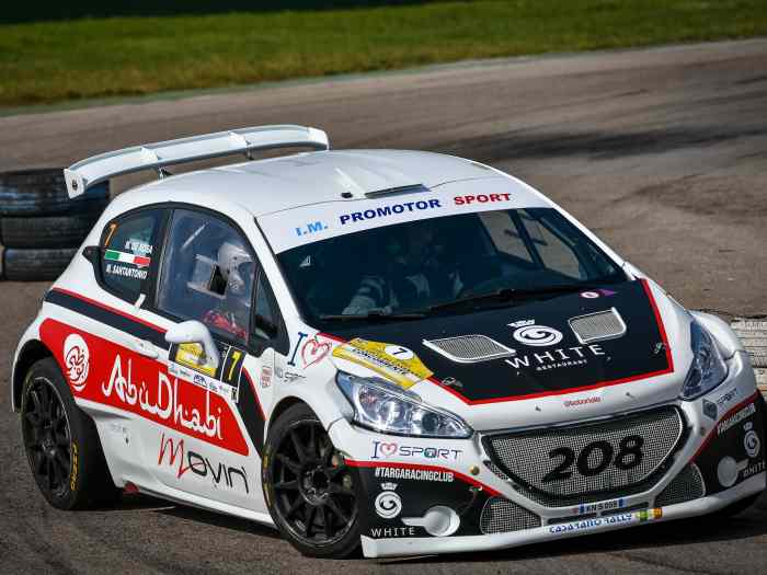 Peugeot 208 T16 R5 full evo V.2019 con numerosi ricambi e due motori 1