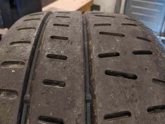 4 Pneus Pirelli RK5A 235/40-18 quasi neuf Livraison possible 0