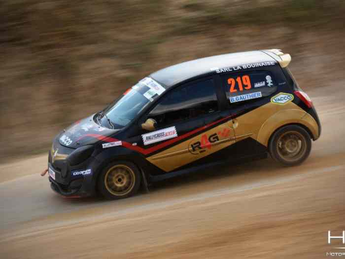 A VENDRE TWINGO R1 4
