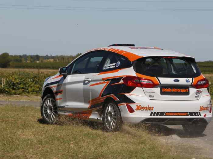 HELWIN MOTORSPORT LOUE FIESTA R1T - pièces et voitures de course à ...
