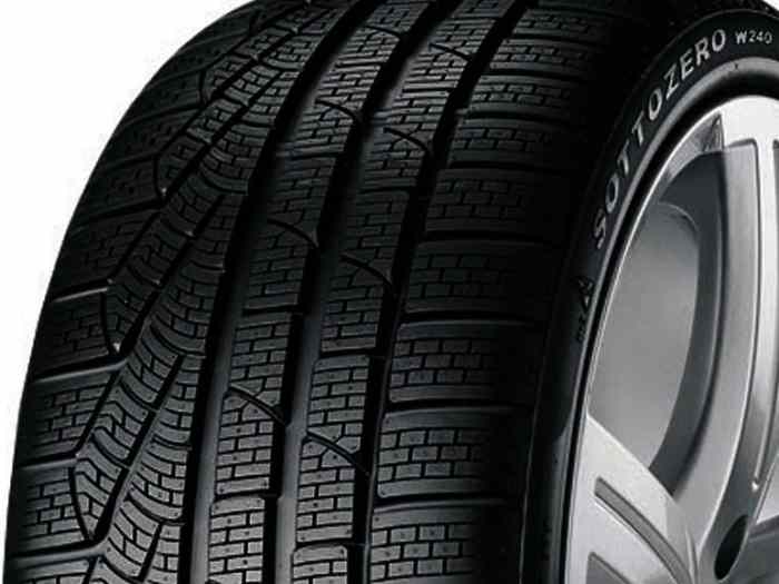 Pneus Pirelli 335/30 R20 NEUFS