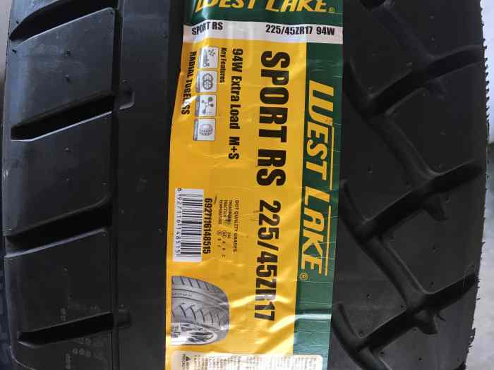 Pneus semi-slick 225/45R17 1