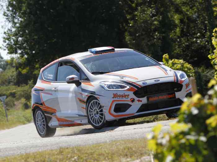 HELWIN MOTORSPORT LOUE FIESTA R1T - pièces et voitures de course à ...