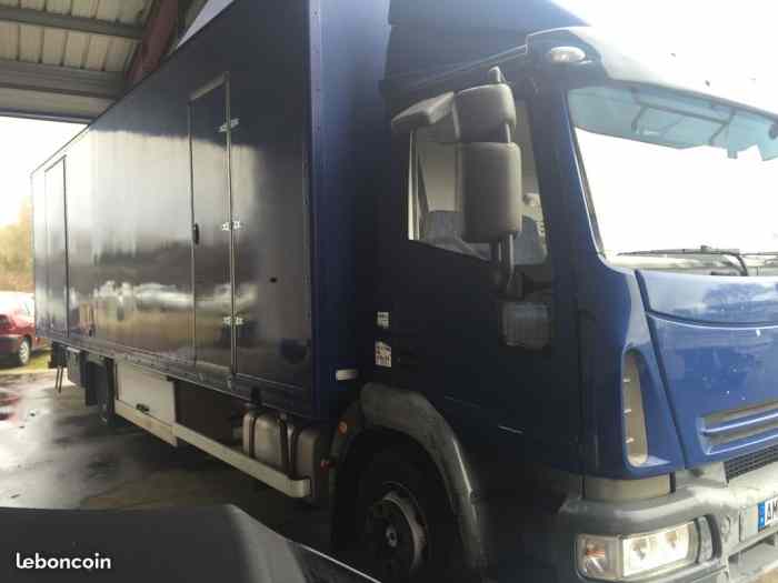 Camion porteur Iveco Eurocargo aménagé 12t 1