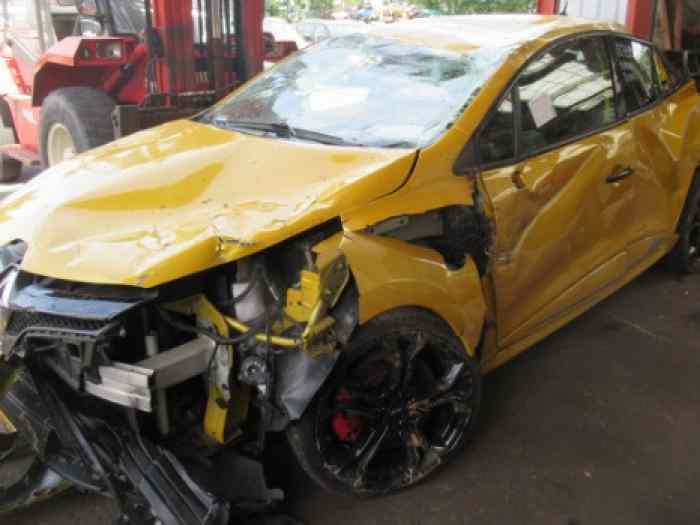 Clio IV RS 1.6T 200cv Boite EDC Pack Cup de Juillet 2013 accidentée VE 1