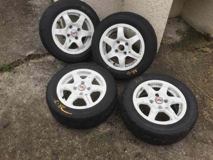 4 jantes + 4 pneus Yokohama Advan A048