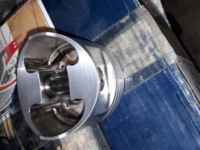 Pistons je 2