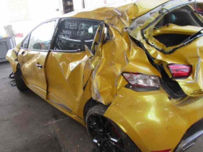 Clio IV RS 1.6T 200cv Boite EDC Pack Cup de Juillet 2013 accidentée VE 3