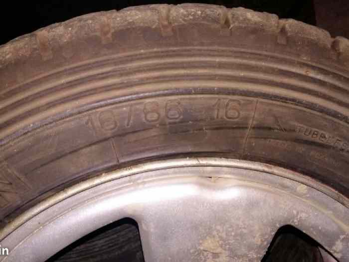 vend pneus tout terrain 16/66-16  + 195/65R16 + jantes 2