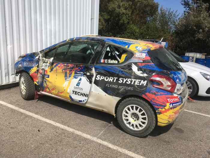 Peugeot 208 R2 accidentée