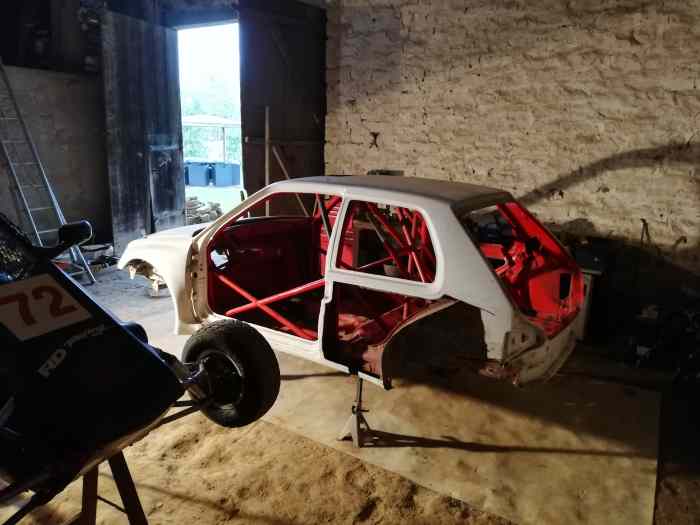 Lot de pièces 106 maxi f2000/13 1