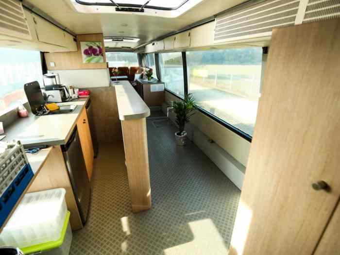 CAR VAN HOOL 2 étages aménagé réceotif 3
