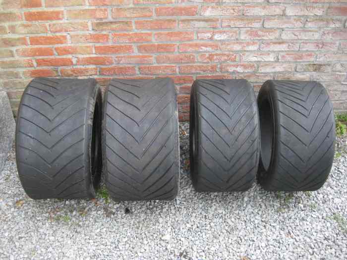 Pneus slicks neufs AVON A15 en 13