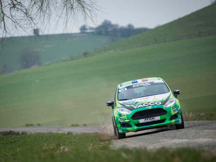 FORD FIESTA R2J ACCIDENTEE