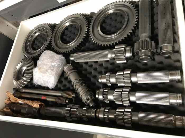 Pieces DS3R5 et 208 T16 2