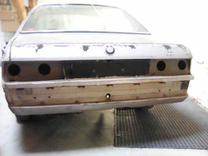 RECHERCHE BMW 635 CSI  OU M6 ACCIDENTEE OU POUR PIECES 4