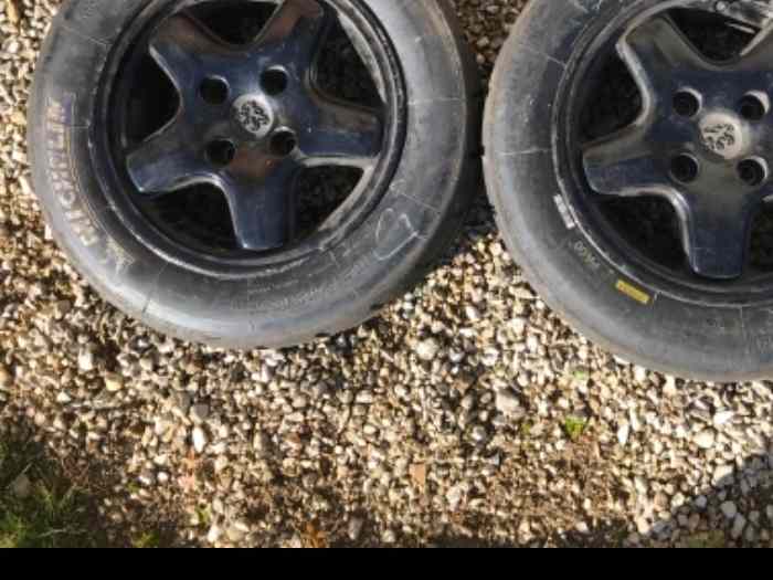 2 pneus MICHELIN PA00 (mixte-pluie) en 14’ Quasi neufs idéal 106, saxo,  N1, N2...
